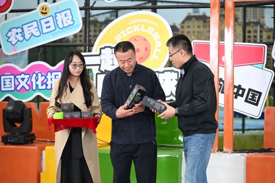 解这项新兴, 活动将现场 解这项新兴, 活动将现场