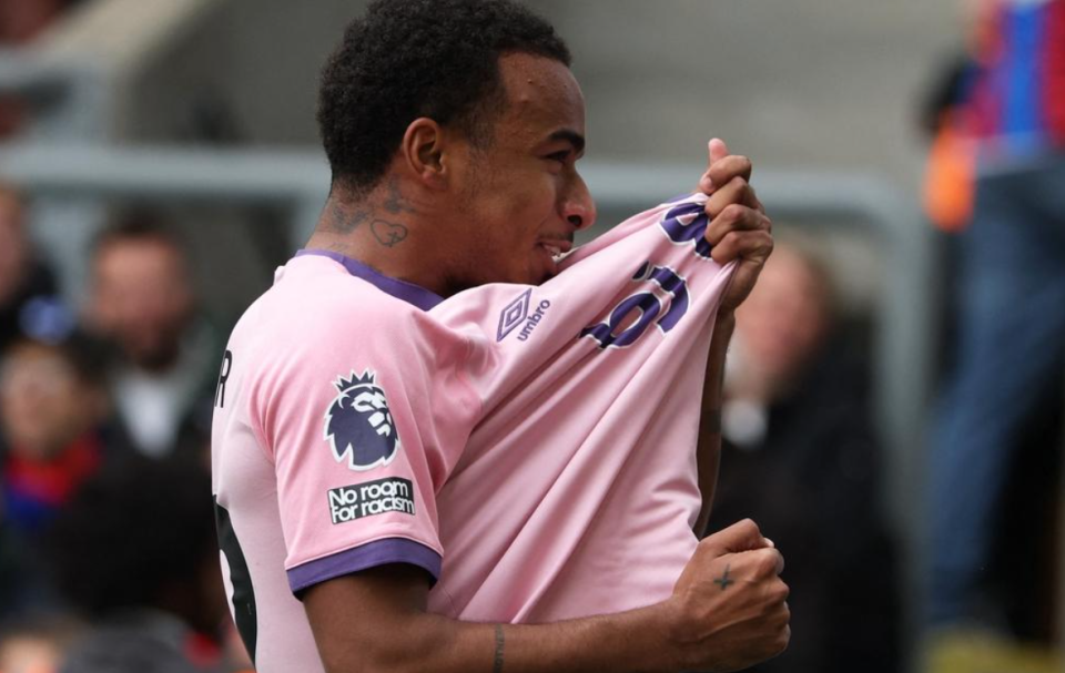 ZI, PJ, 最前面 ZI, PJ, 最前面